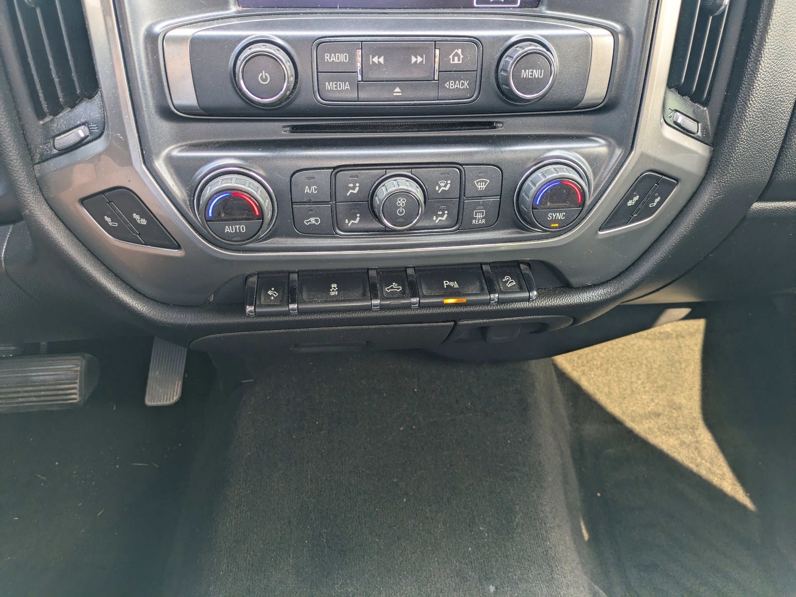 Used 2018 Graphite Metallic Chevrolet LT image 17