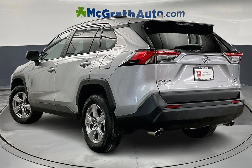 Used 2025 Silver Toyota XLE image 3