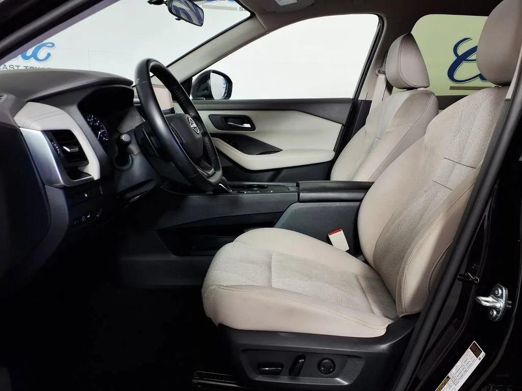 Used 2025 Super Black Nissan SV image 8