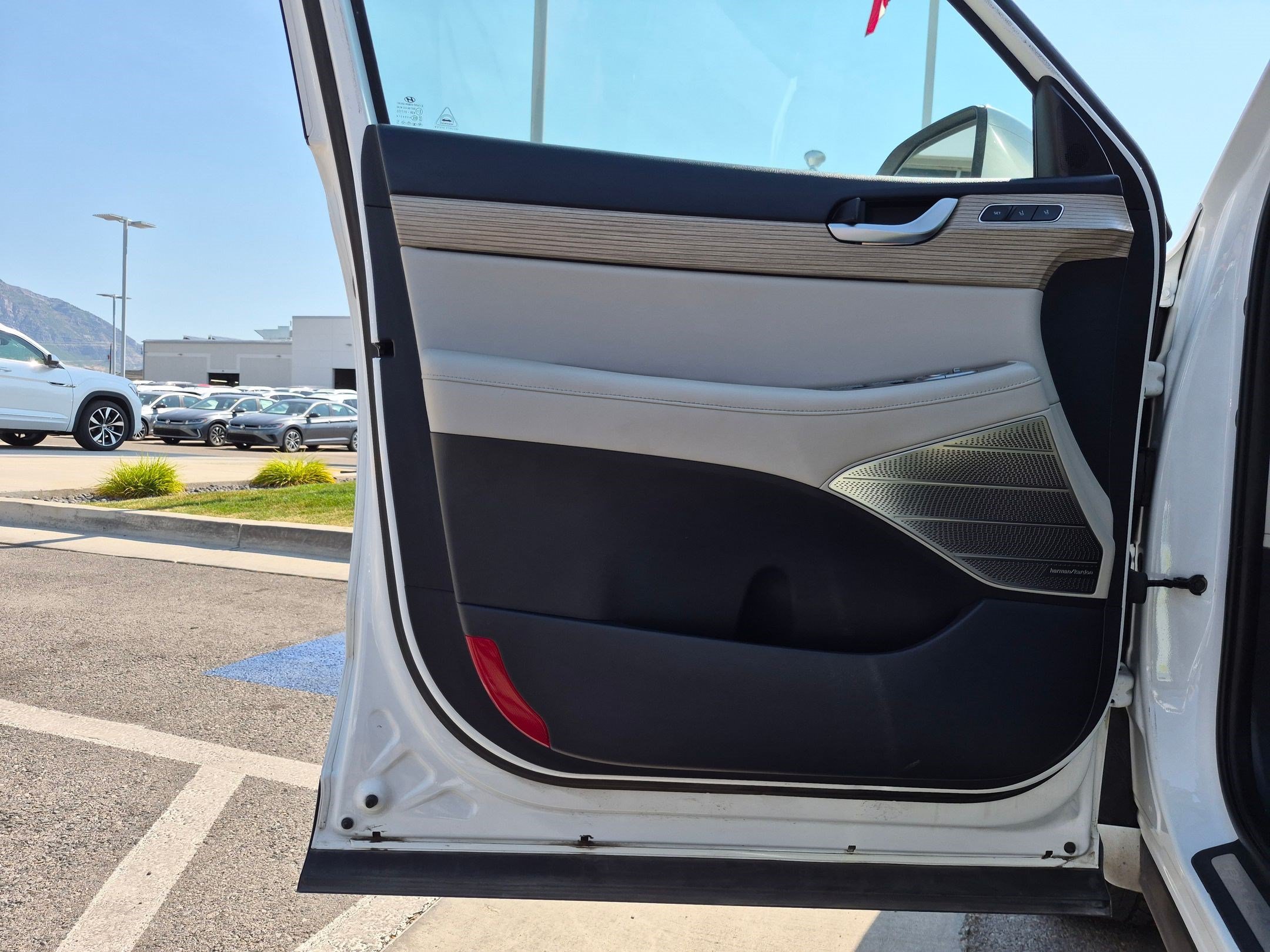 Used 2022 Hyper White Hyundai Limited image 11