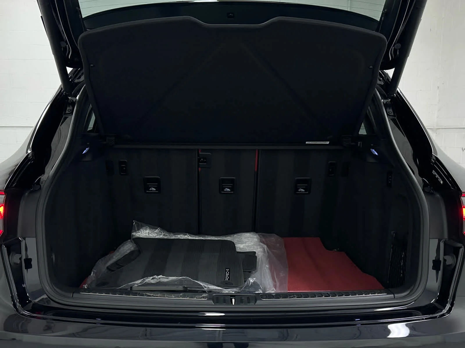 2024 Porsche Macan S - Photo 44