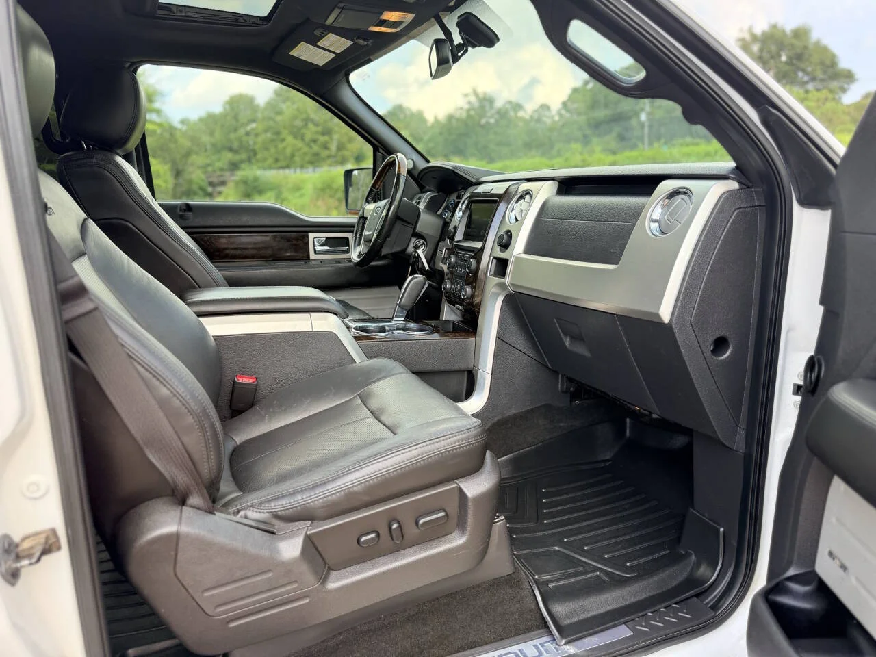 Used 2013 White Ford Platinum 4x4 4dr SuperCrew Styleside 5.5 ft. SB image 20