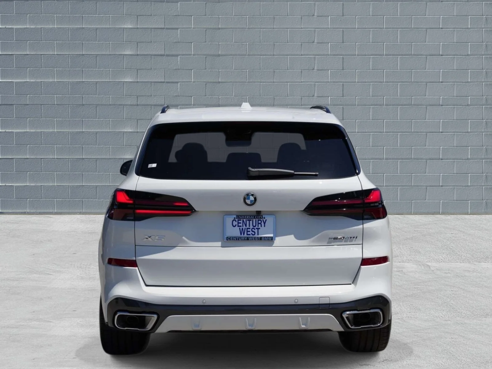 New 2026 Alpine White BMW sDrive40i image 4