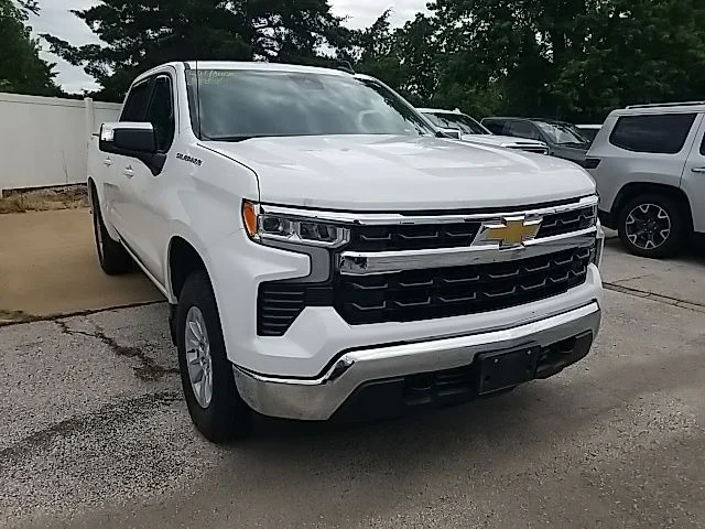Used 2022 White Chevrolet LT image 5