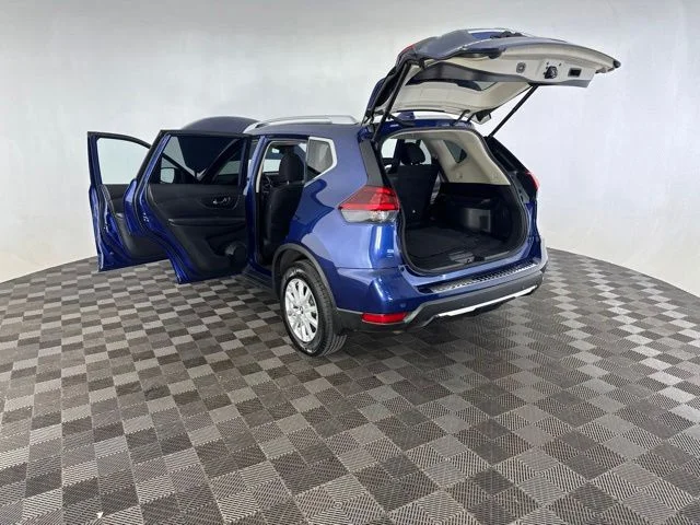 Used 2020 Blue Nissan SV image 16
