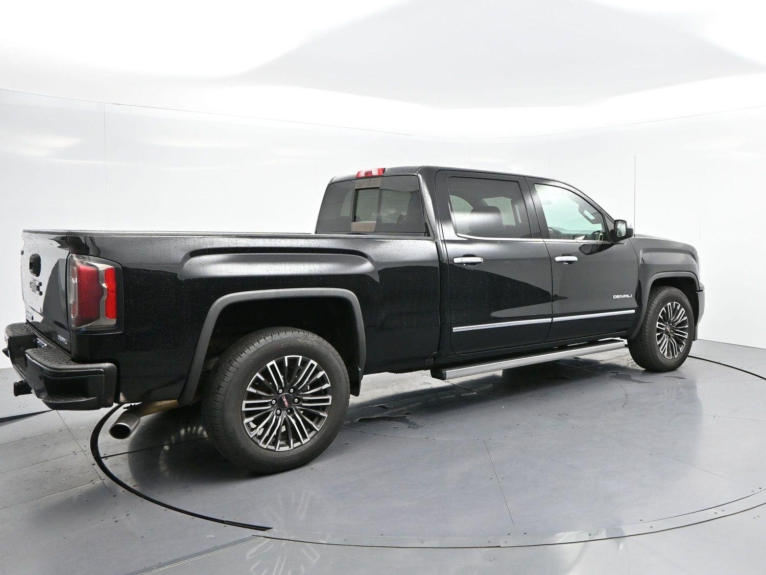Used 2017 ONYX BLACK GMC Denali image 7