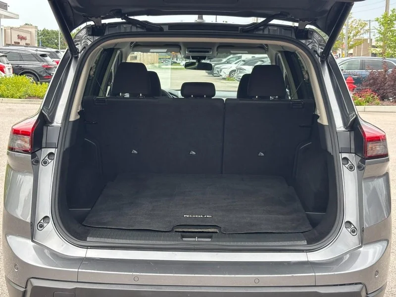 Used 2024 Gray Nissan SV image 9