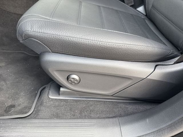 Used 2025 Black Mercedes-Benz GLE 580 image 53
