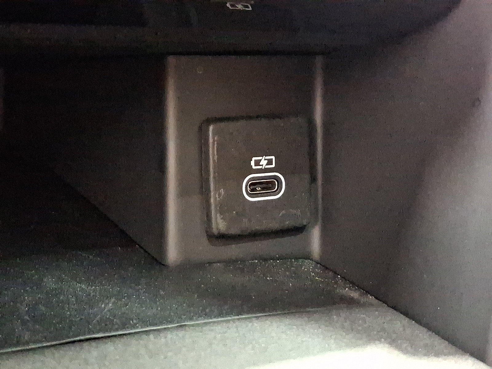 Certified Used 2025 Fuji White Land Rover  image 28