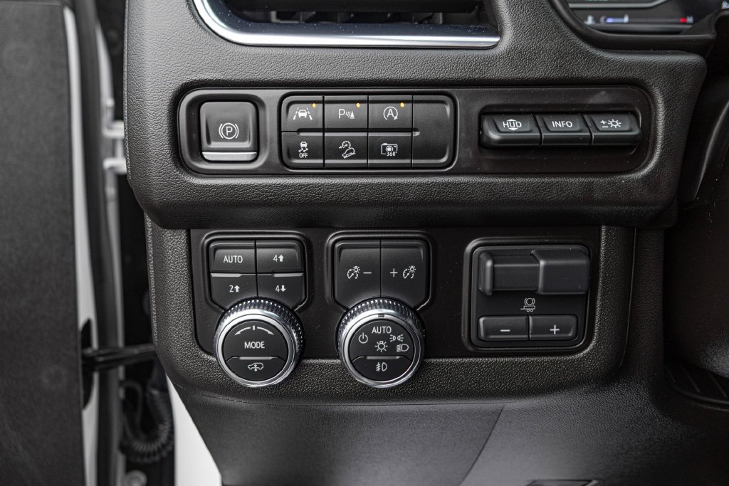 Used 2023 White GMC AT4 image 31