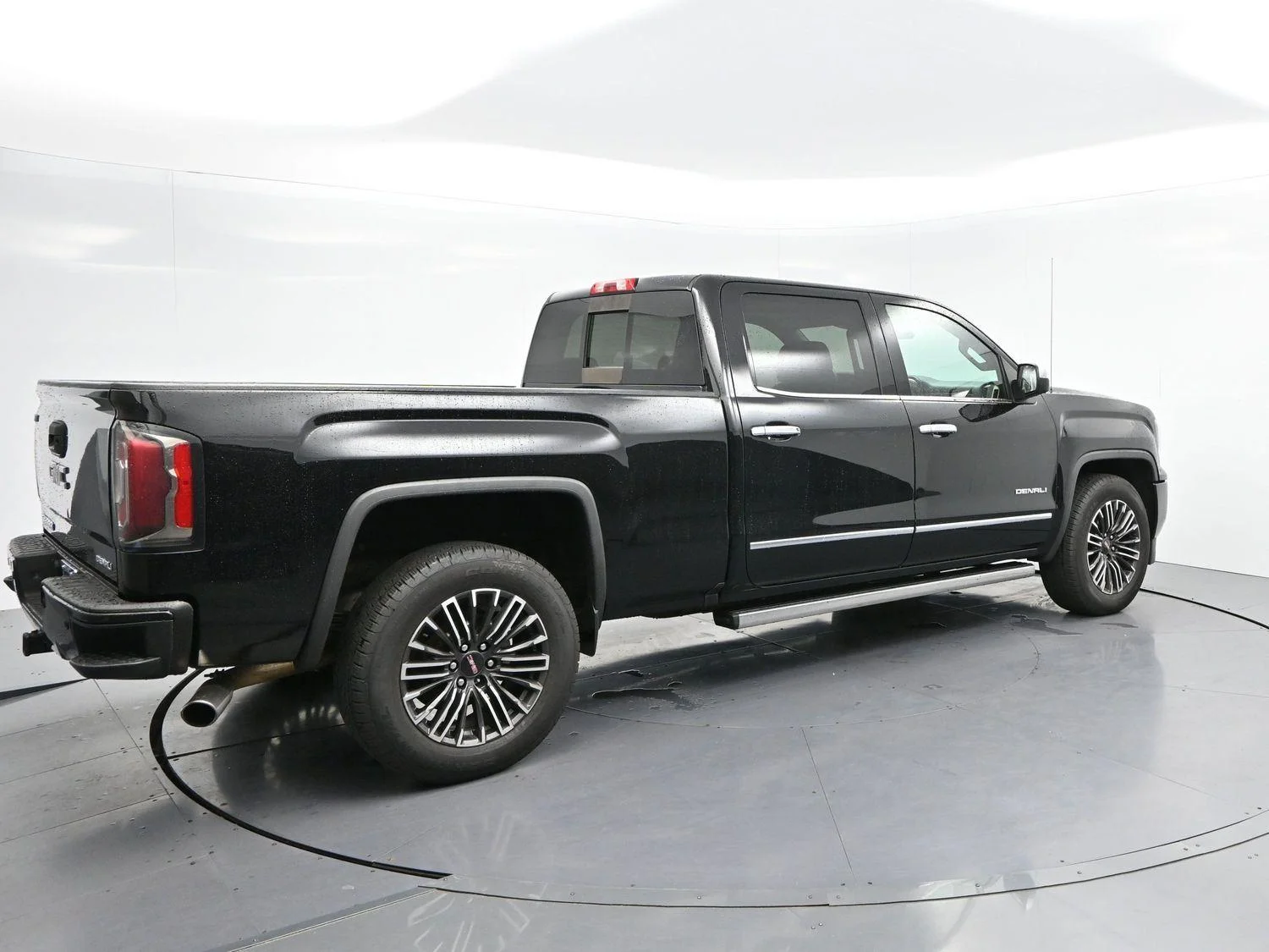 Used 2017 ONYX BLACK GMC Denali image 7