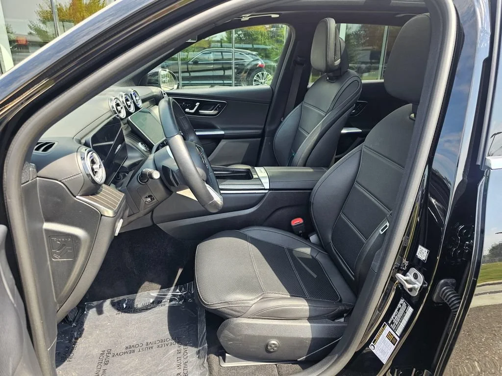 Used 2023  Mercedes-Benz GLC 300 image 20