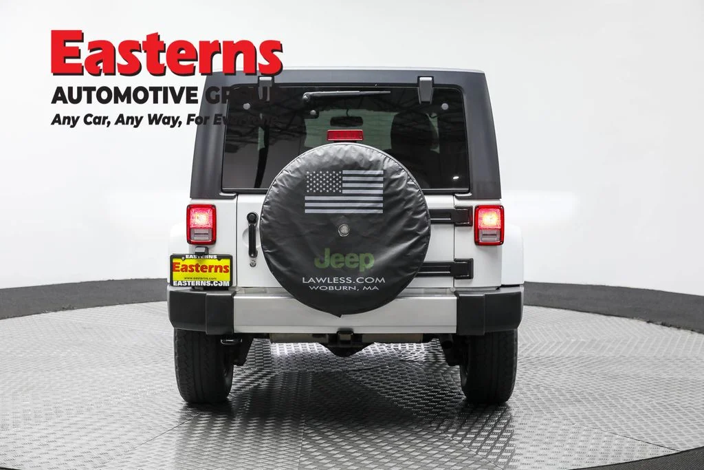 Used 2018 White Jeep Unlimited Sahara image 6
