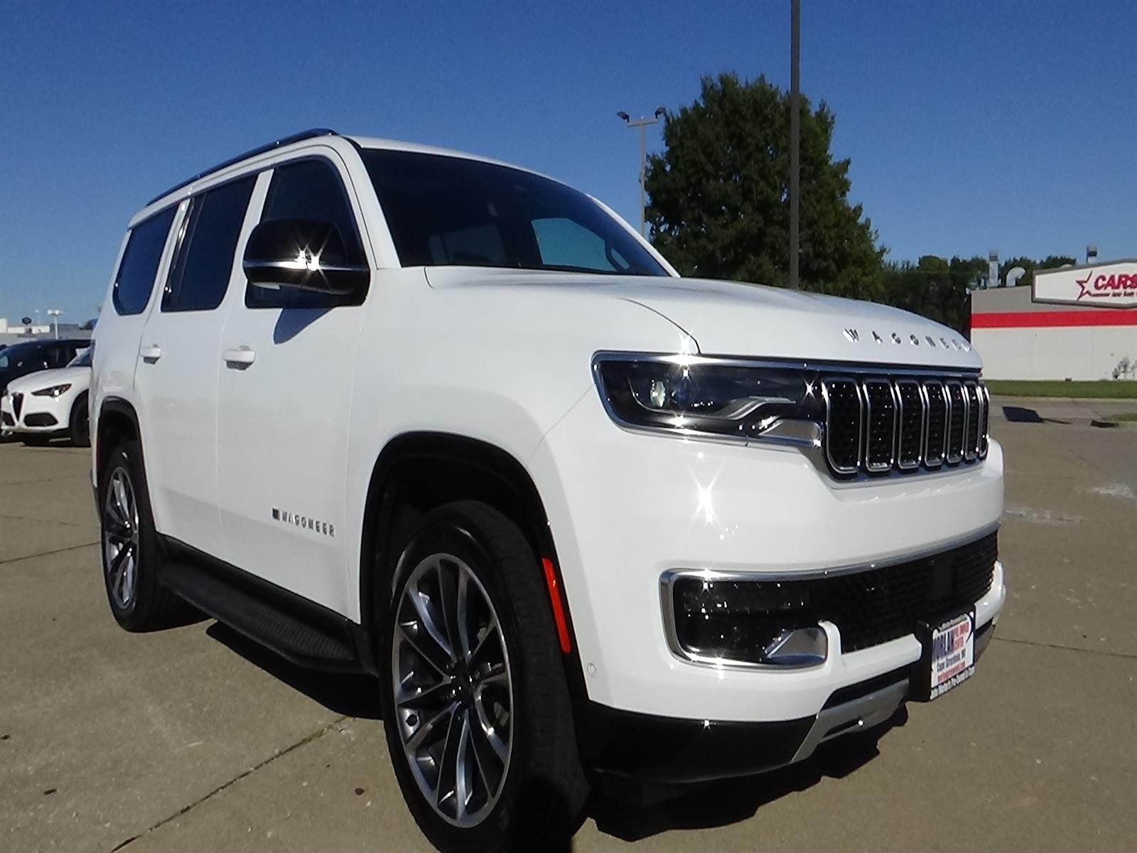 Used 2023 Bright White Clear Coat (pw7) Jeep Series II image 5
