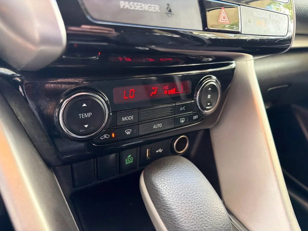 Used 2020 White Mitsubishi ES image 35