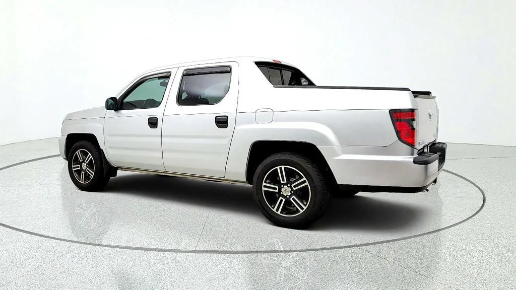 Used 2013 Alabaster Silver Metallic Honda 4WD Crew Cab Sport image 7