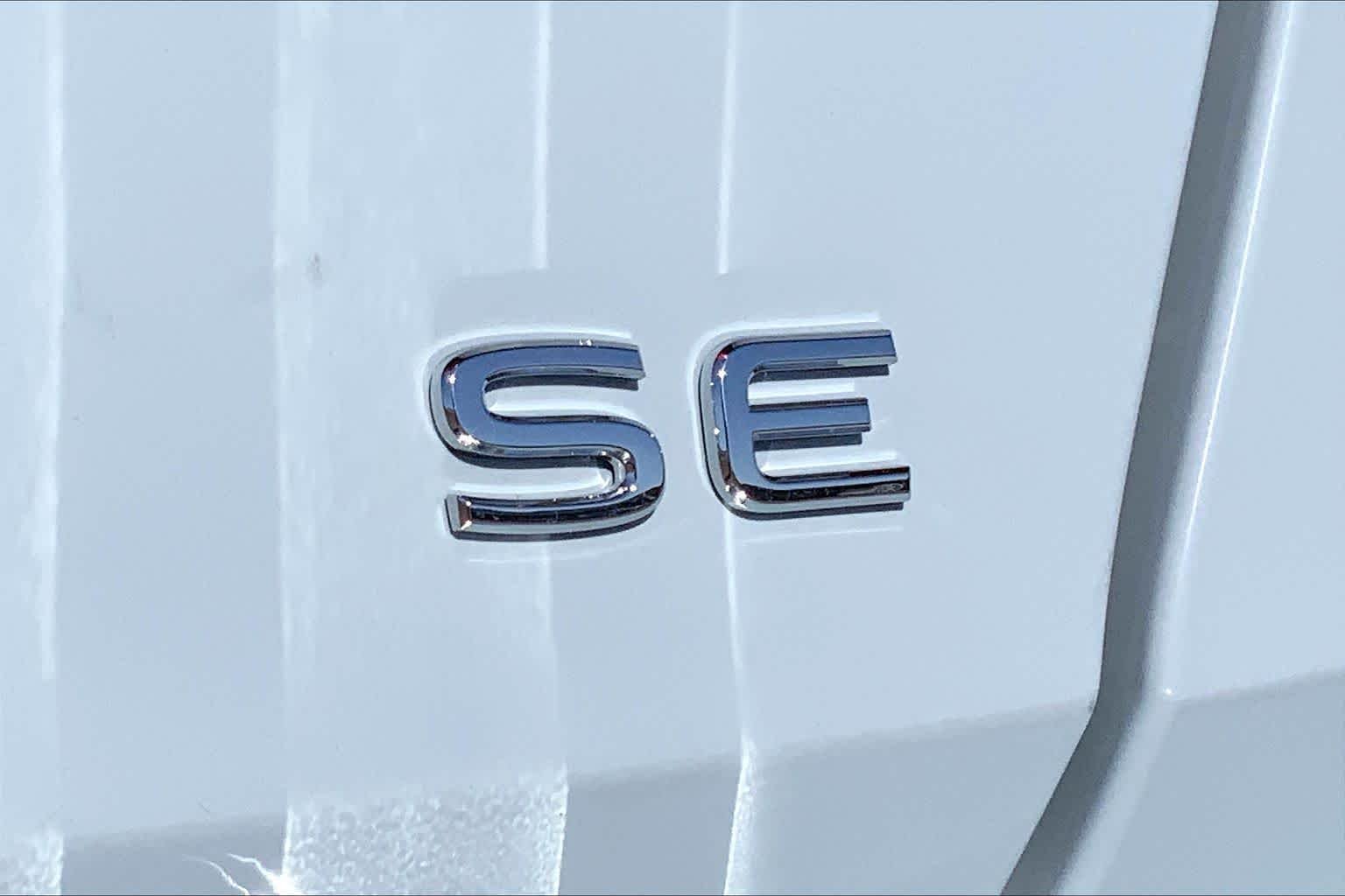 New 2026 Monument Gray Volkswagen SE image 15