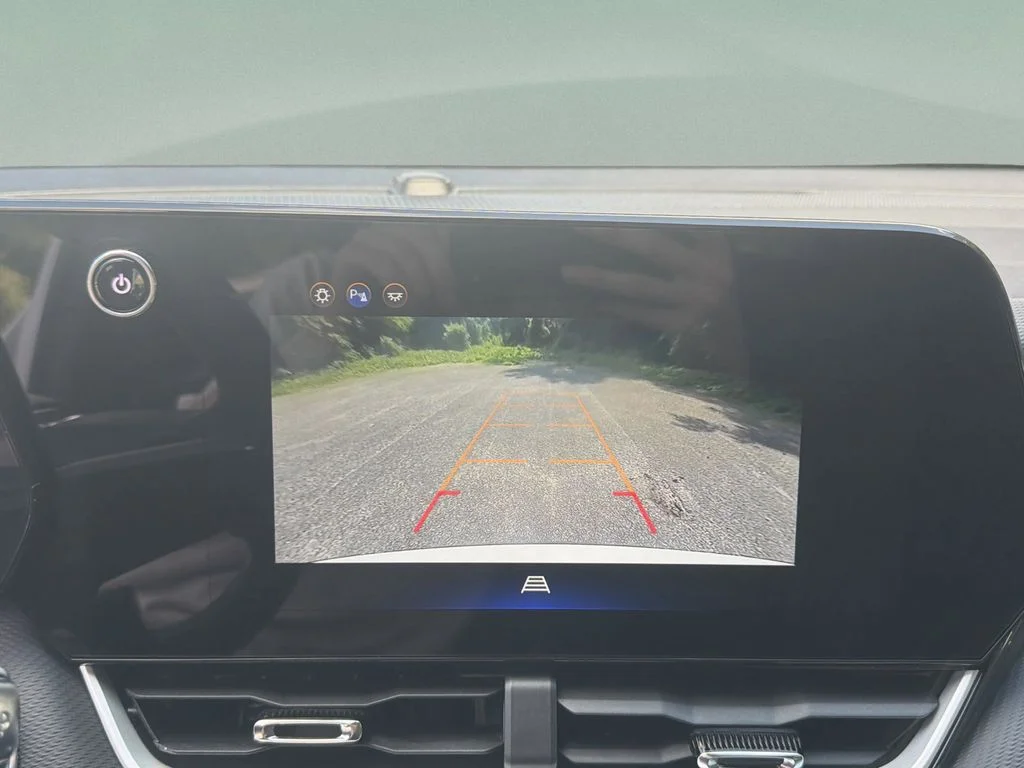 Used 2025 White Chevrolet LT image 17
