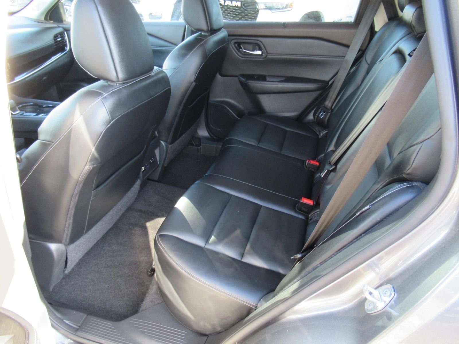Used 2022 Gray Nissan SL image 33