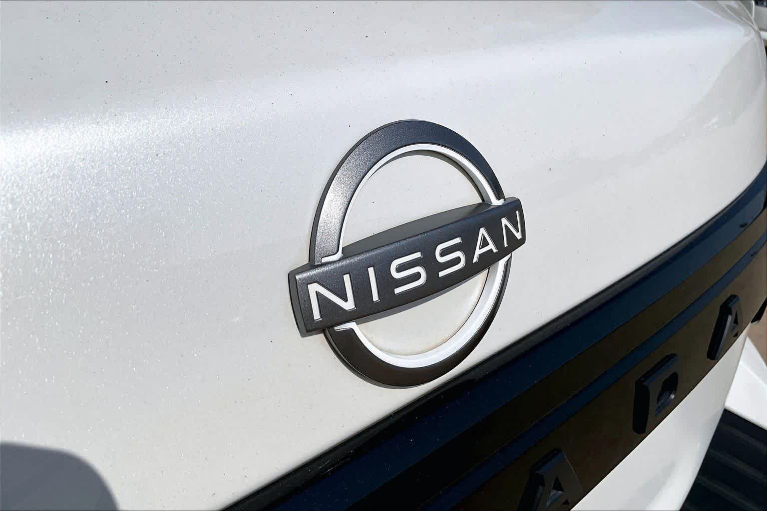 Used 2023 Aspen White Tricoat Nissan SL image 29