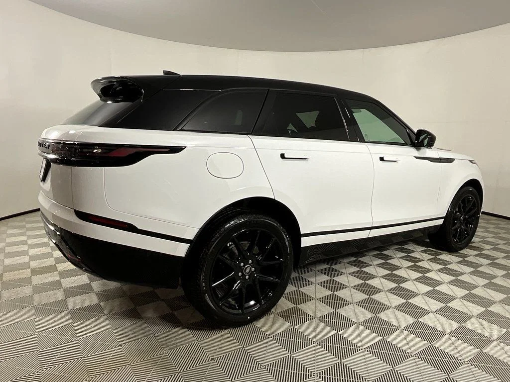 New 2026 Fuji White Land Rover Dynamic SE image 2