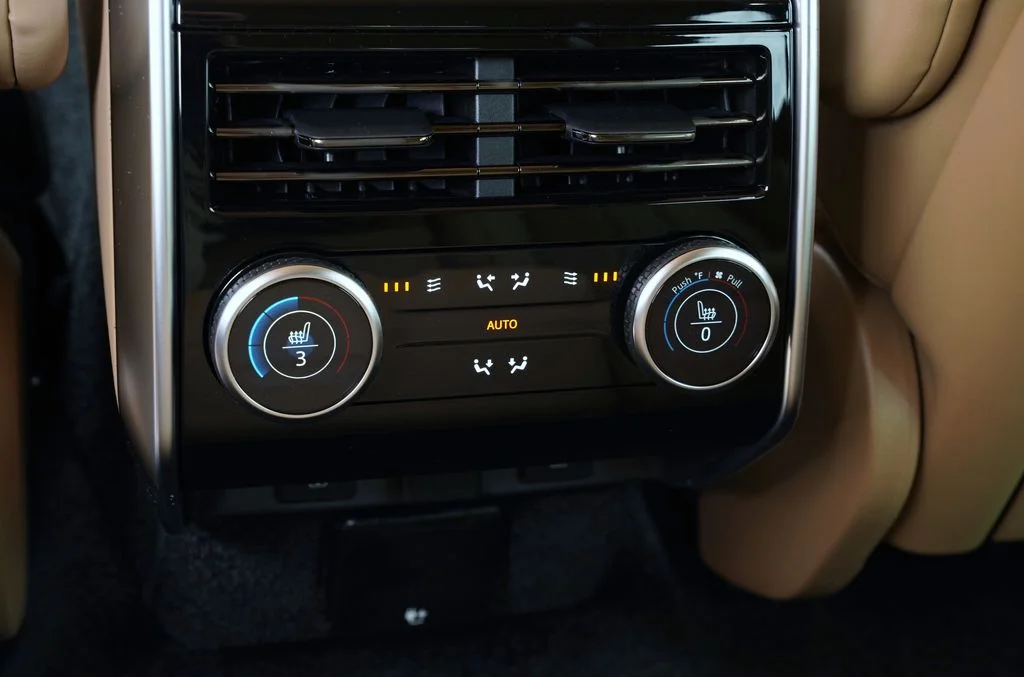 New 2026 British Racing Green Land Rover SE image 36