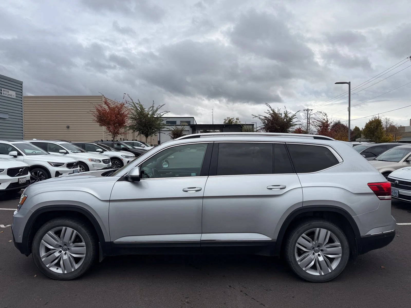 Used 2018 Silver Volkswagen SEL Premium image 2