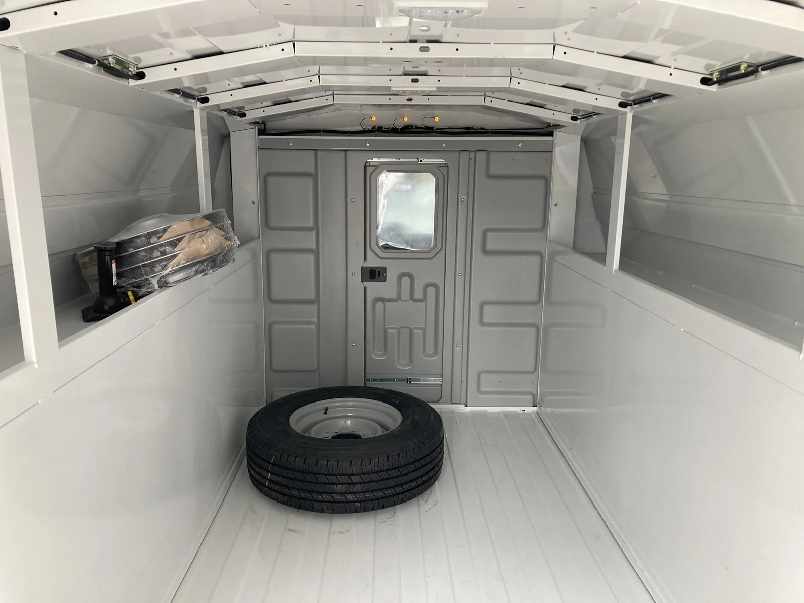 New 2027 Oxford White Ford E-350 SRW image 7