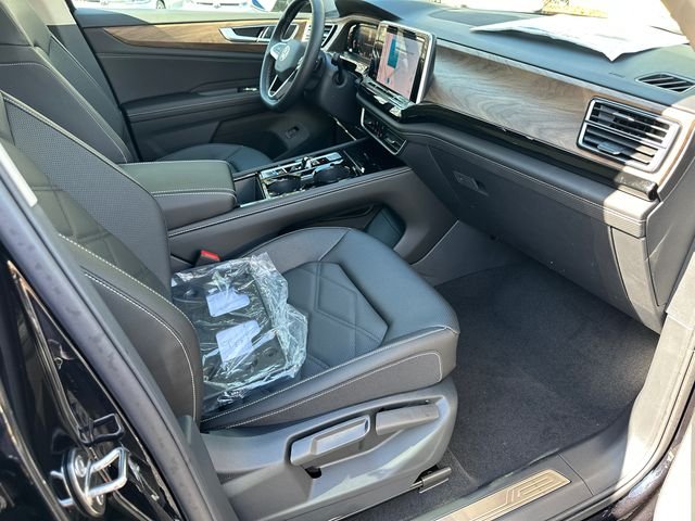 New 2026 Black Volkswagen 2.0T SE w/Technology image 31