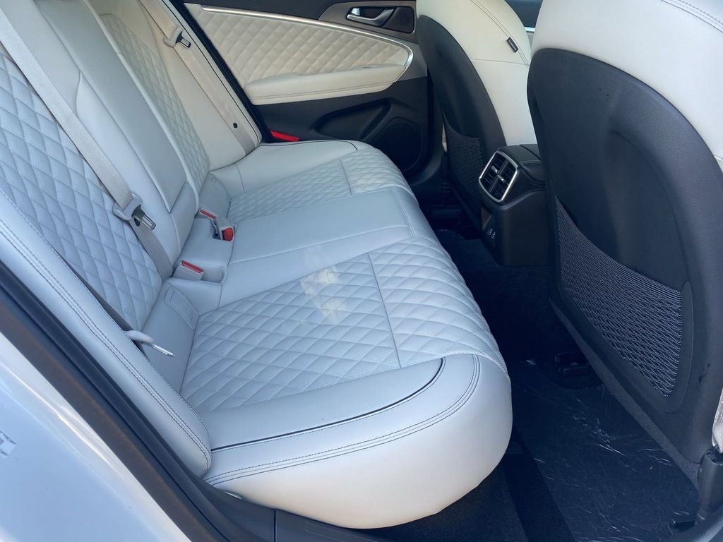 New 2025 White Genesis 3.3T SPORT PRESTIGE image 16