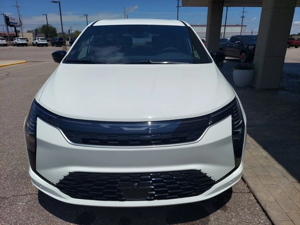 New 2027 Bright White Clear-Coat Exterior Paint Chrysler Select image 2