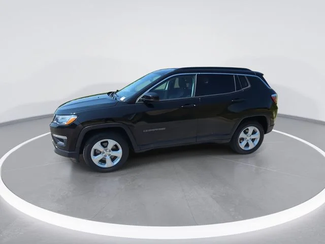 Used 2018 Black Jeep Latitude image 4