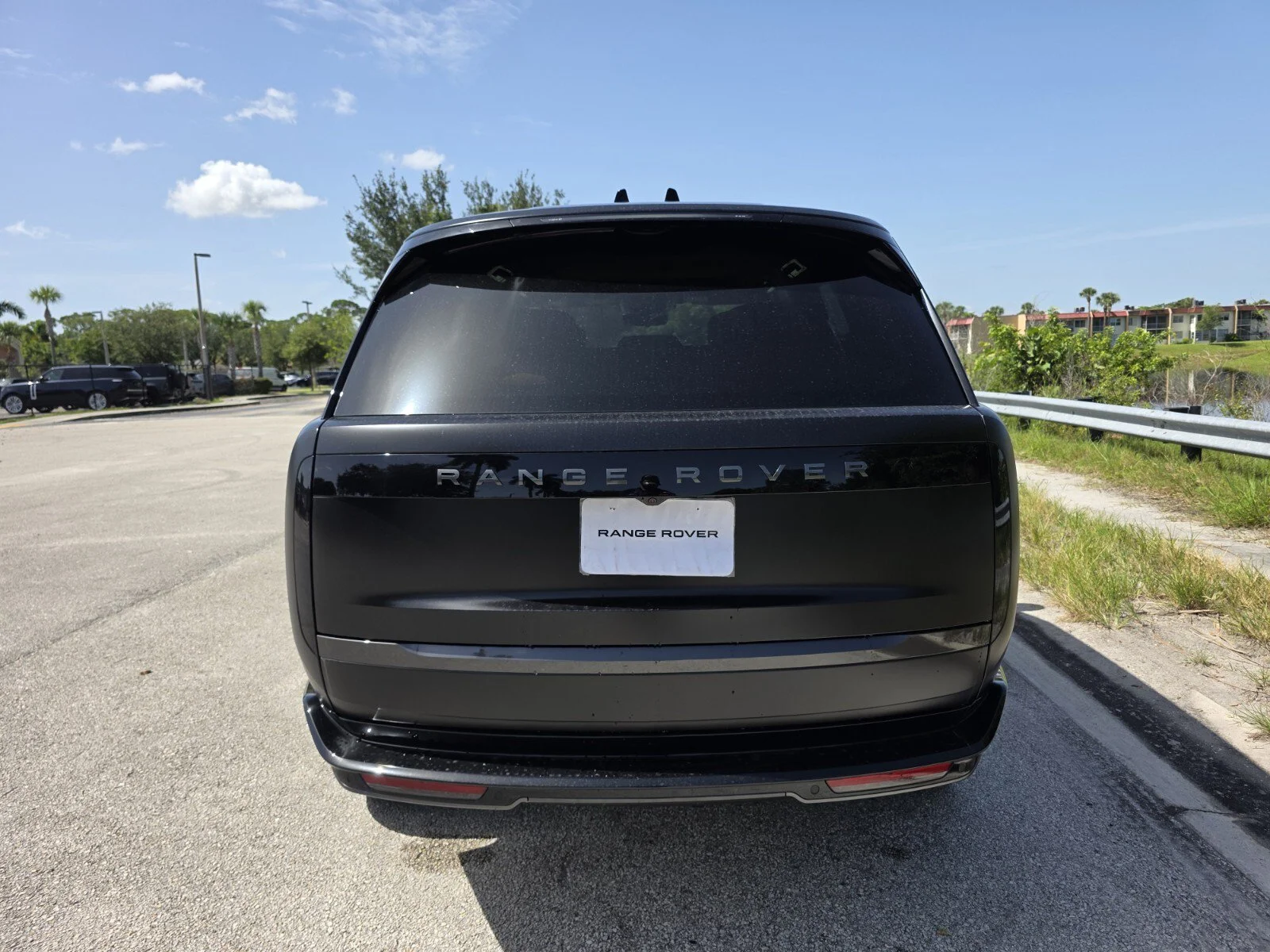 New 2026 Obsidian Black SV Bespoke Ultra Metallic Satin Land Rover P530 Autobiography image 6