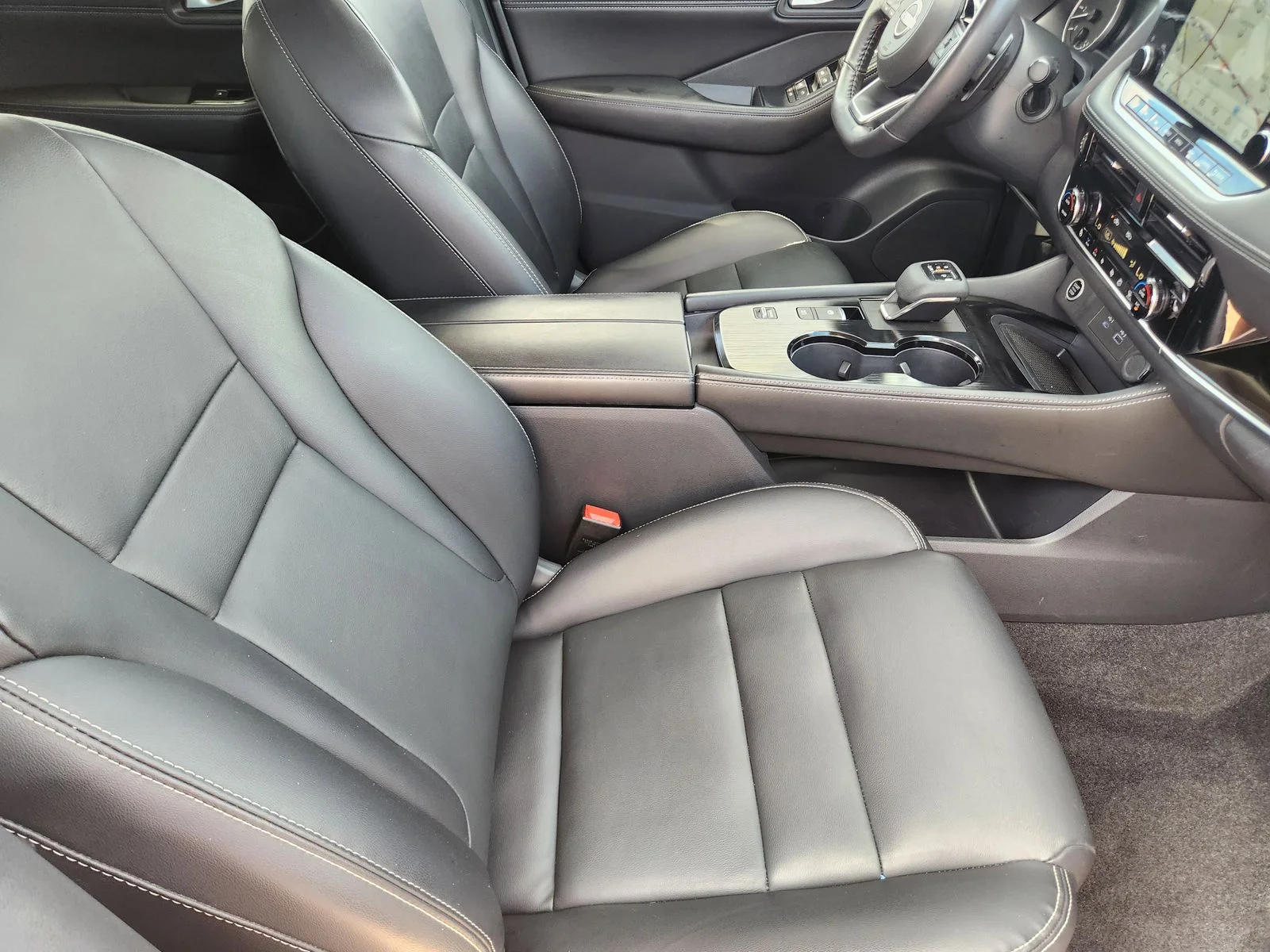 Used 2023 Silver Nissan SL image 13