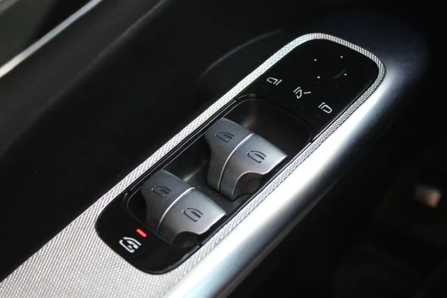 Used 2025 White Mercedes-Benz GLC 300 image 18