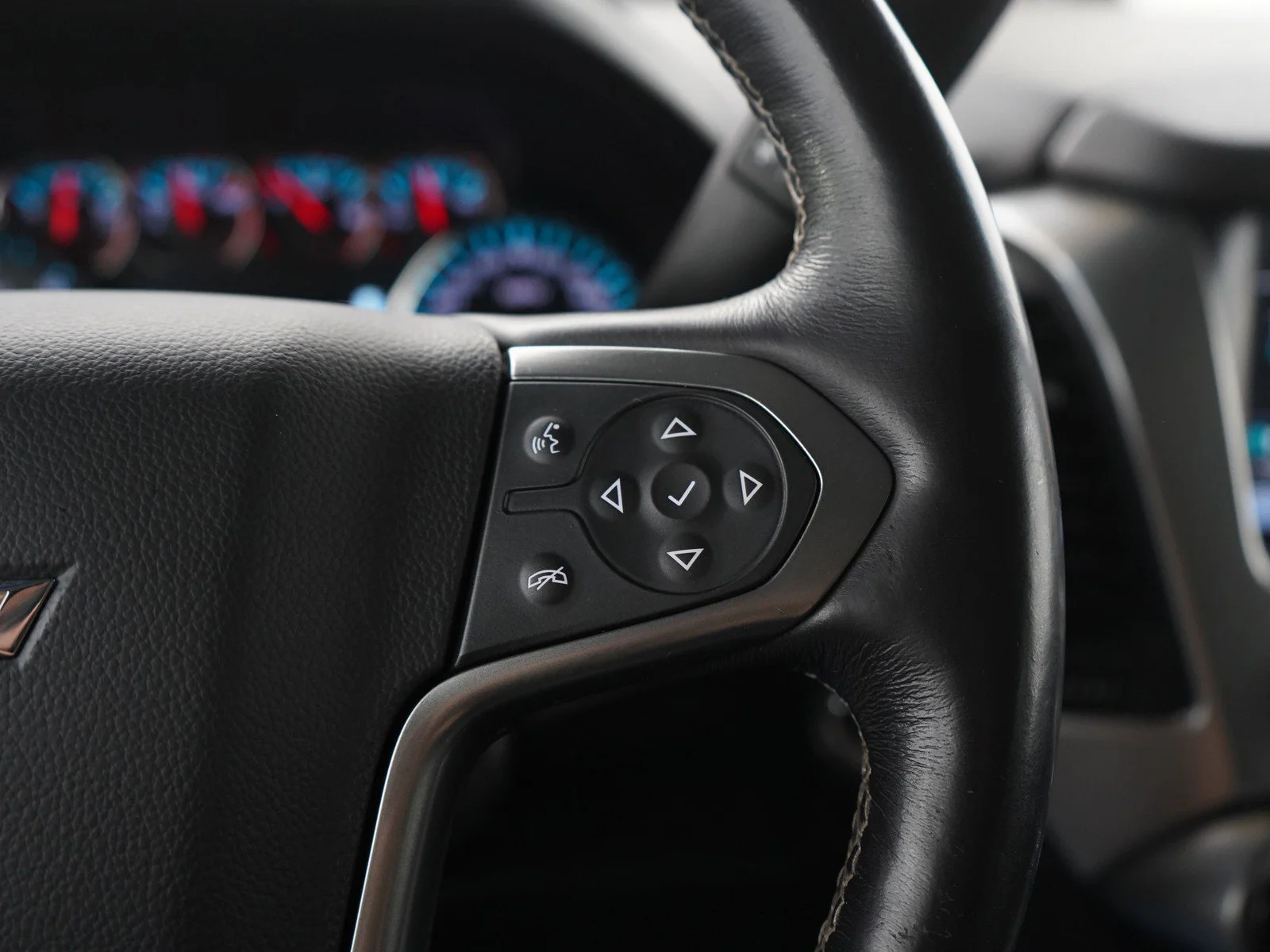 Used 2018 Silver Ice Metallic Chevrolet Premier image 28