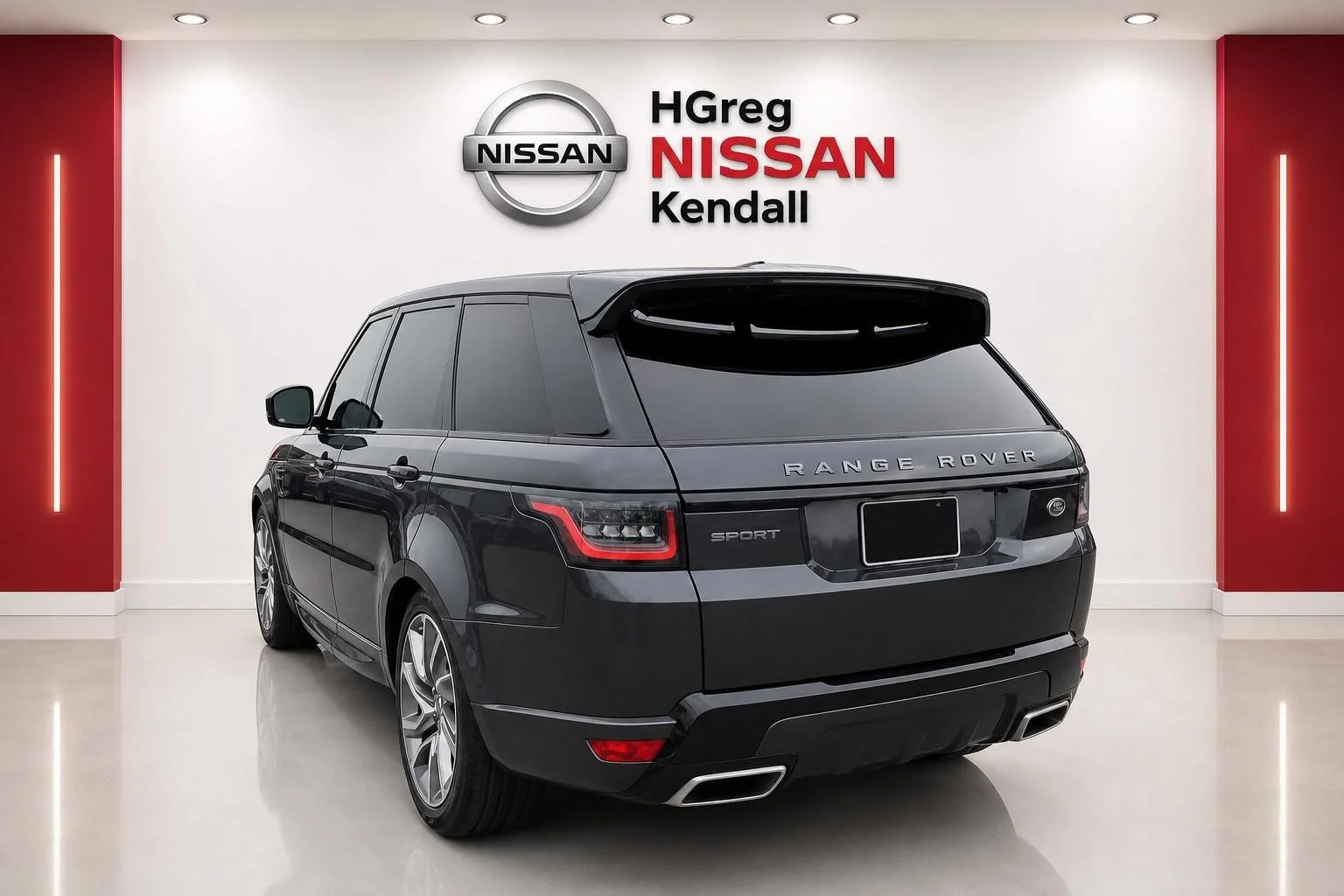 Used 2018 Gray Land Rover HSE Dynamic image 2
