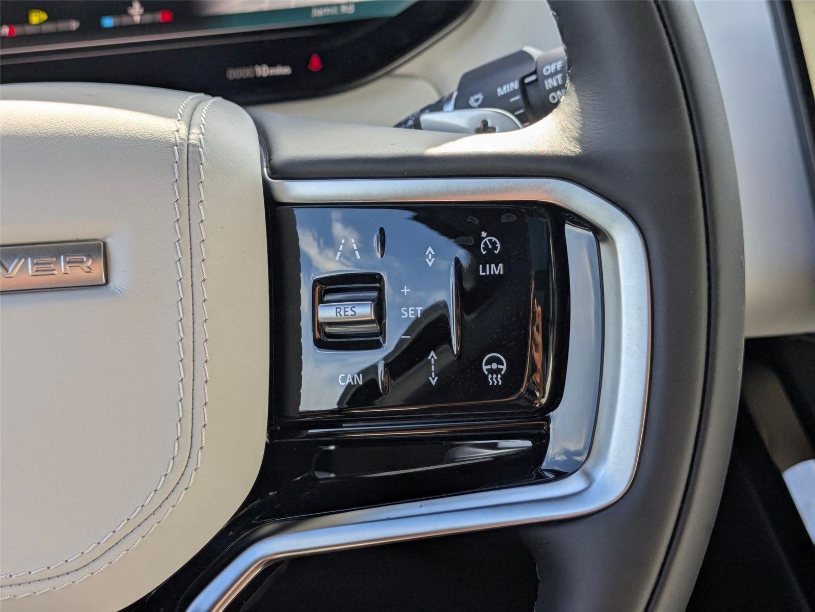 New 2026 Fuji White Land Rover SE image 18