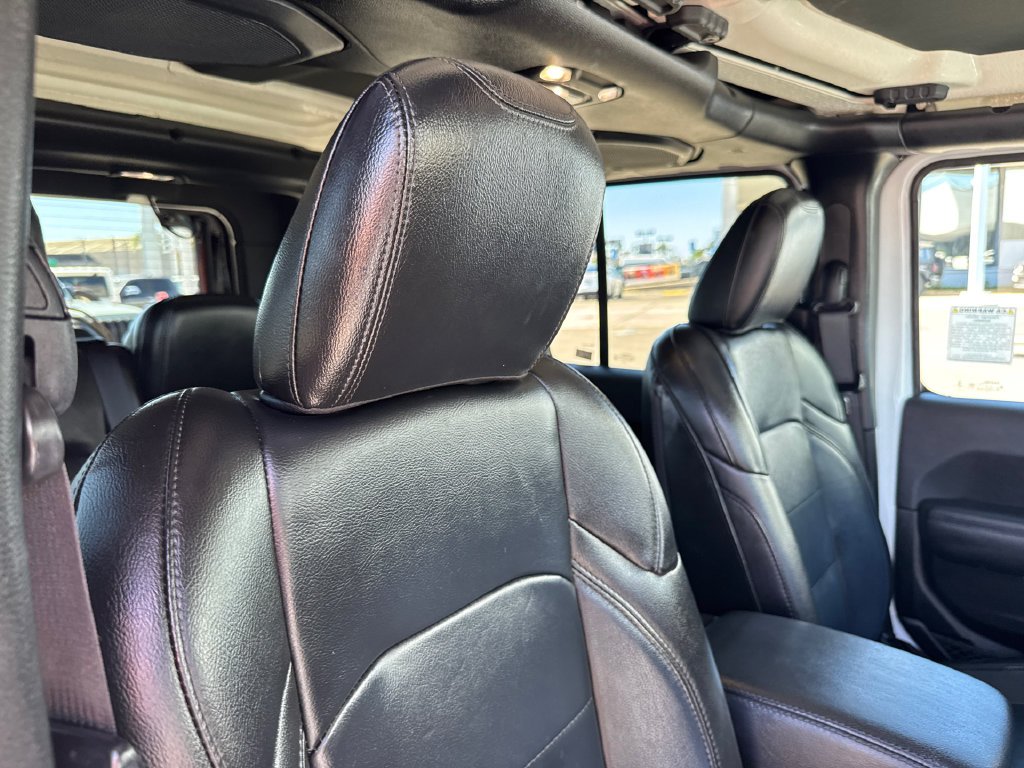 Used 2022 White Jeep Unlimited Sahara Altitude image 15