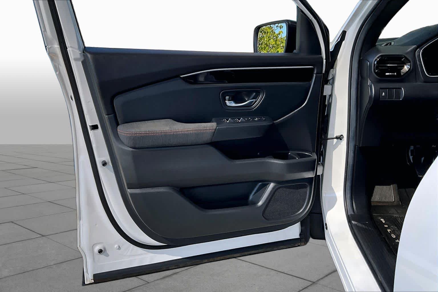 2025 Honda Pilot Sport - Photo 22