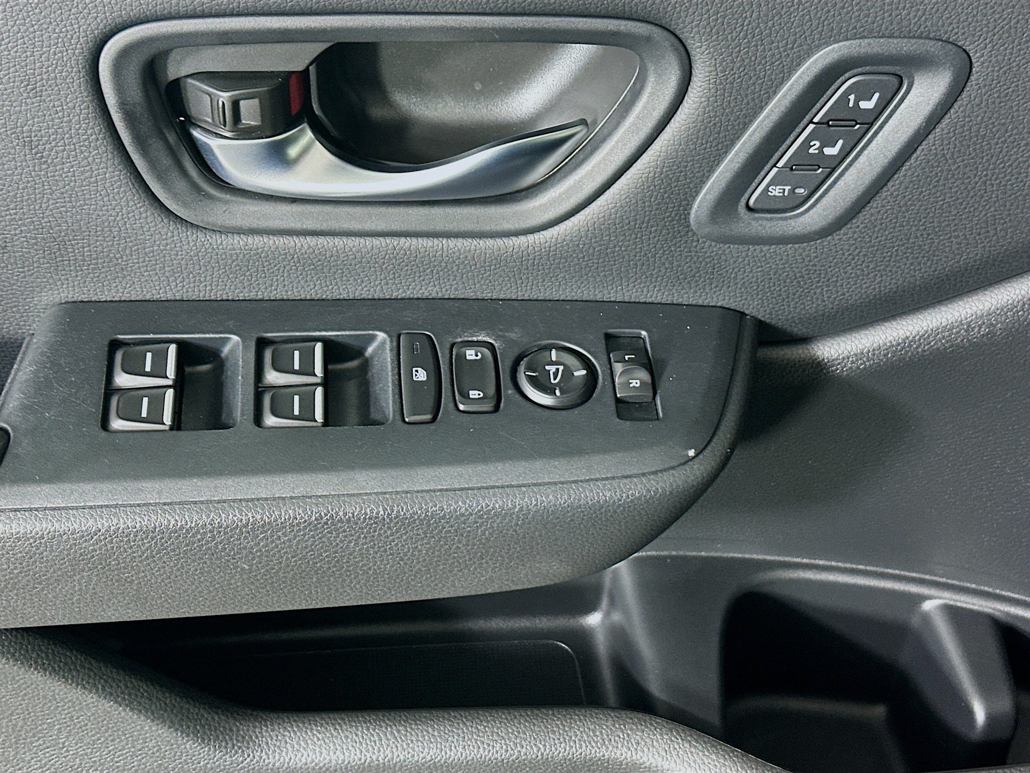 Used 2025 Silver Honda EX-L image 14
