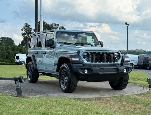 New 2026 Earl Clearcoat Jeep Sport S image 8