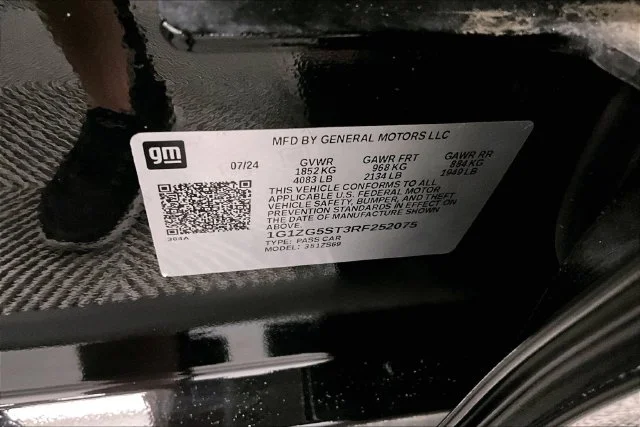 Used 2024 Mosaic Black Metallic Chevrolet RS image 36