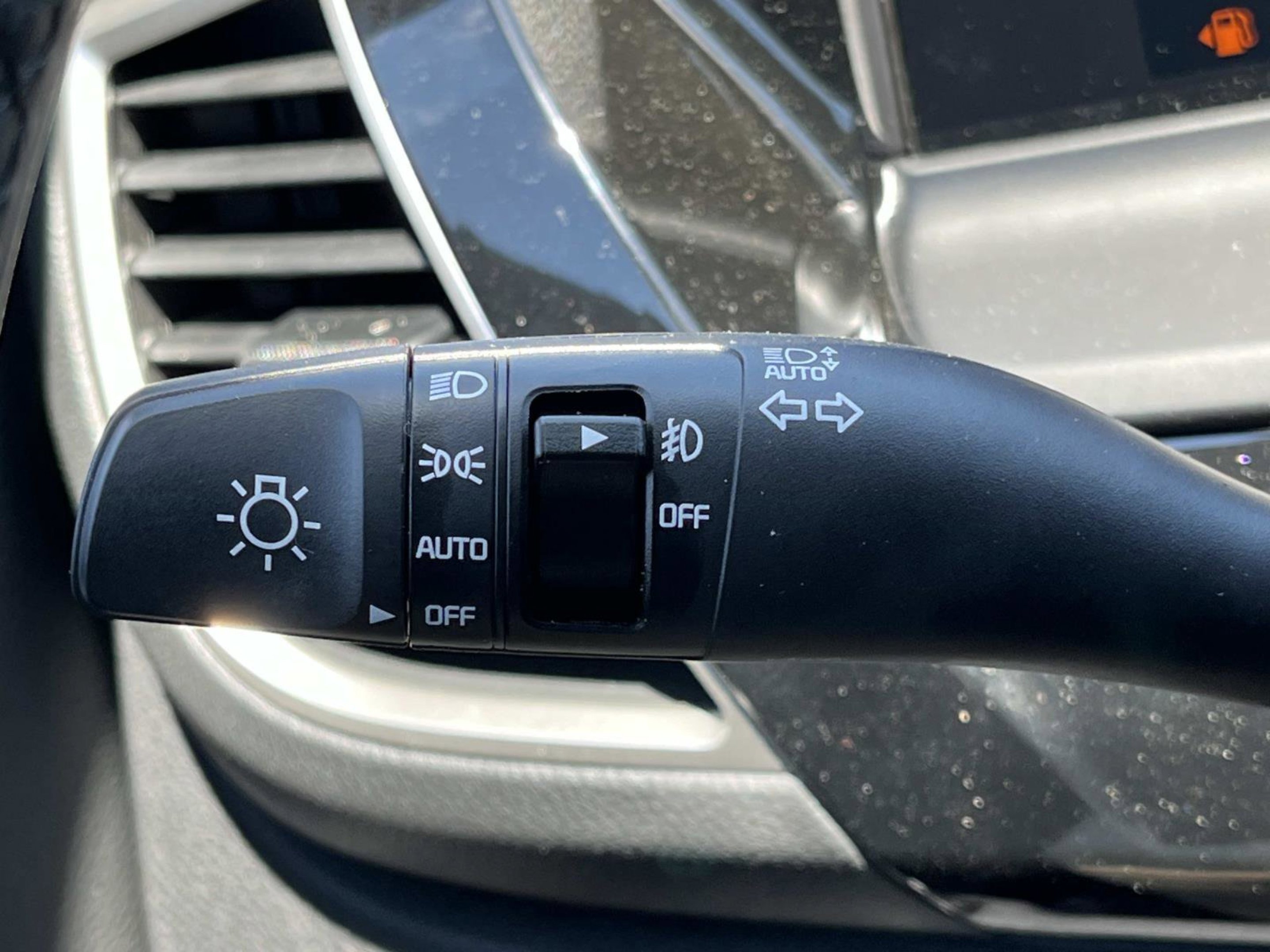 New 2026 Snow White Pearl Kia S image 26