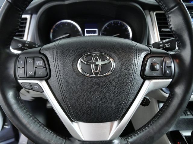Used 2015 Gray Toyota XLE V6 image 22