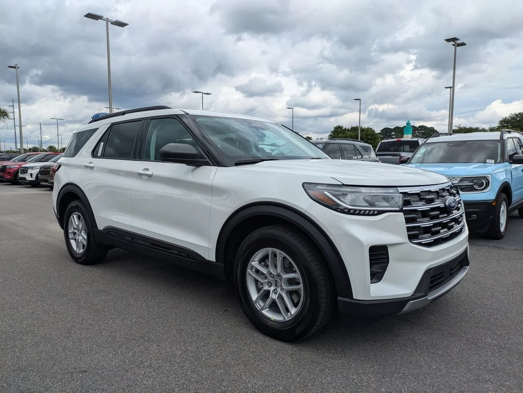 New 2026 Star White Metallic Tri-Coat Ford Active image 2