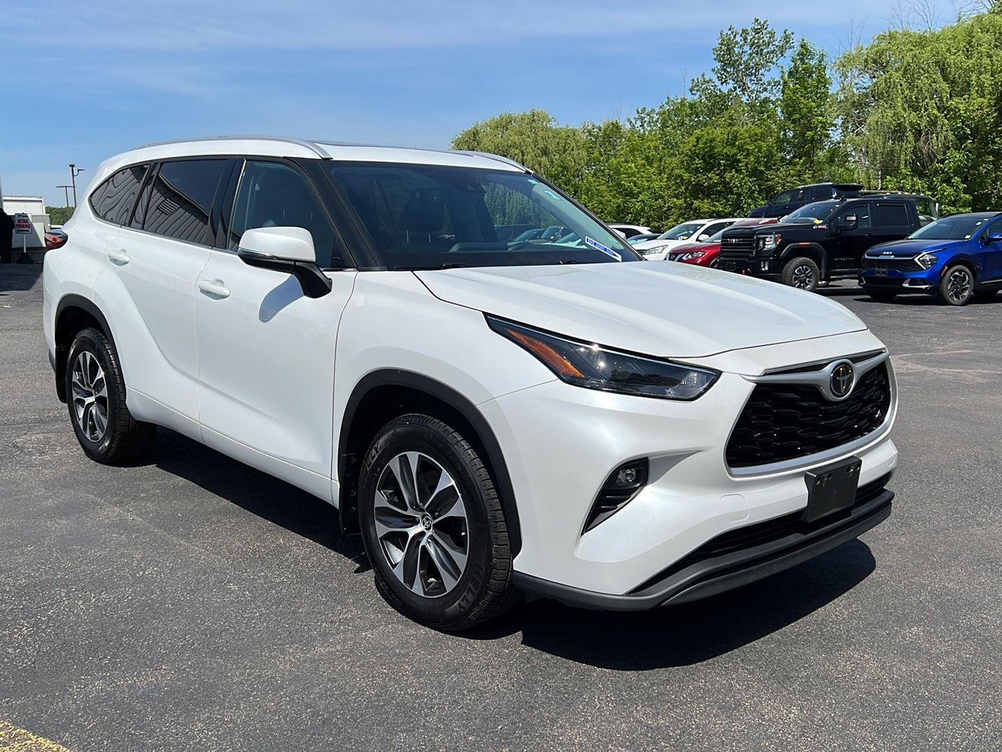 Used 2022 Wind Chill Pearl Toyota XLE image 23