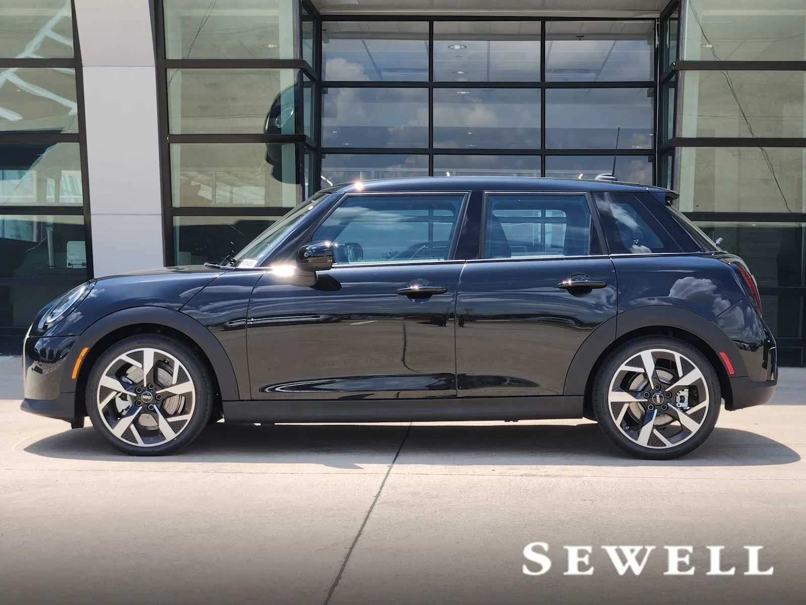 New 2026 Midnight Black II Metallic MINI Iconic image 2