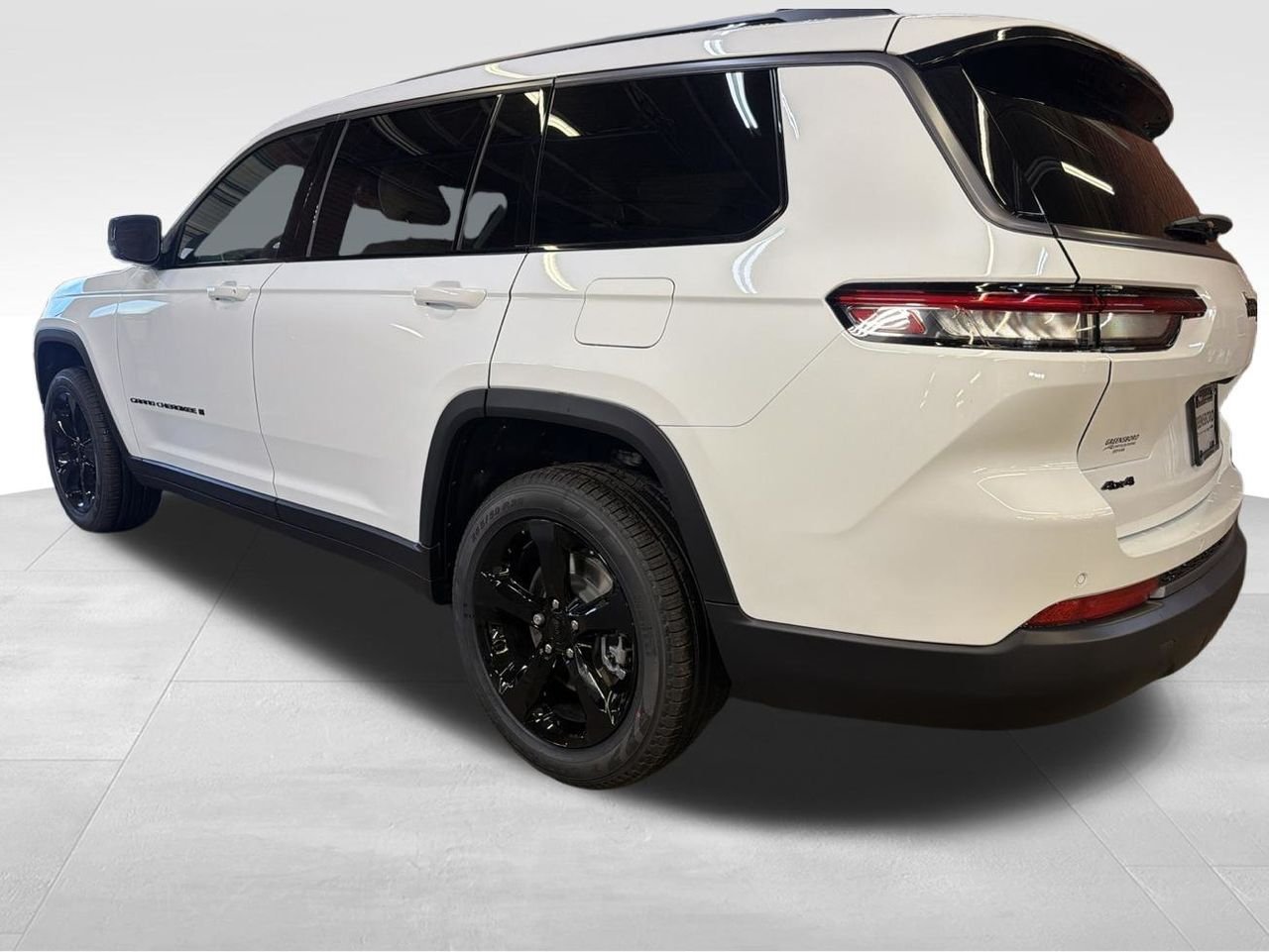New 2026 Bright White Clear-Coat Exterior Paint Jeep Limited image 3