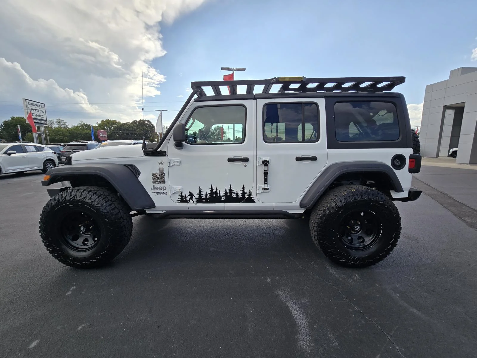 Used 2018 Bright White Clearcoat Jeep Sport S image 4